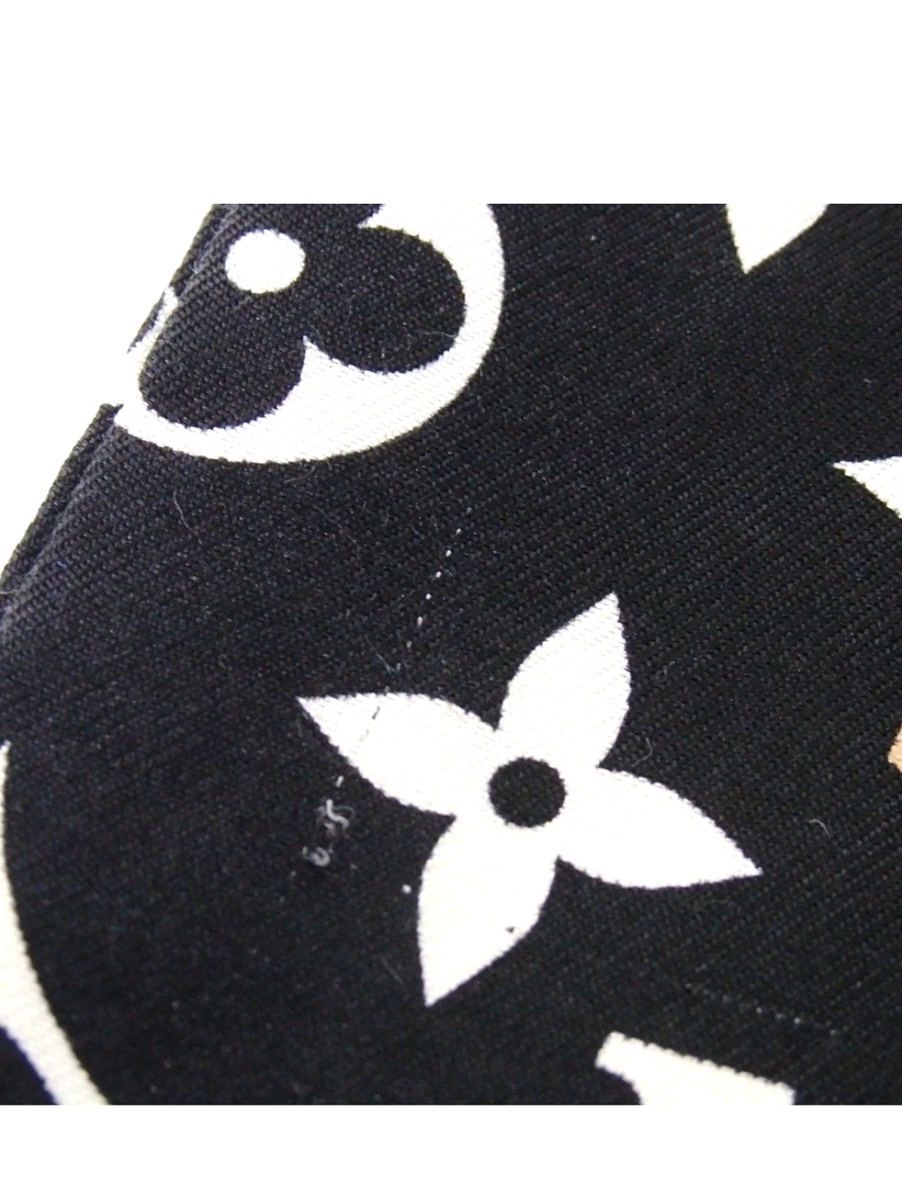 Louis Vuitton Black & White Monogram Silk Twilly Scarf - Picture 8 of 15